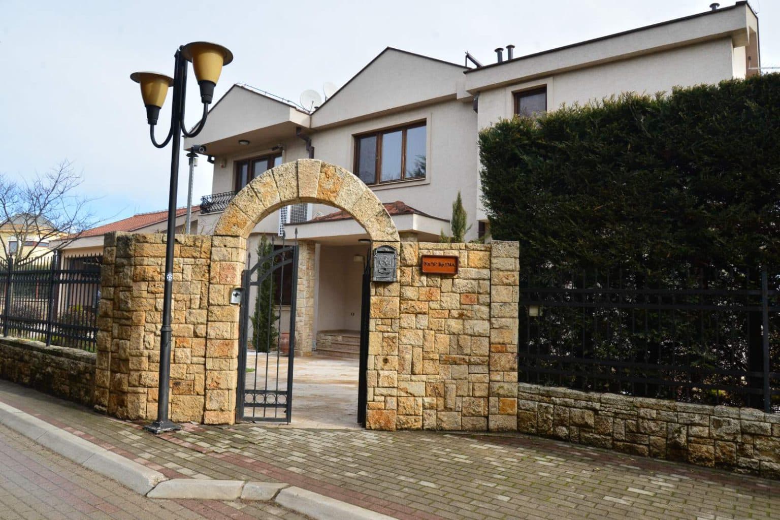 Spacious house 530m2 in Bardovci - 3