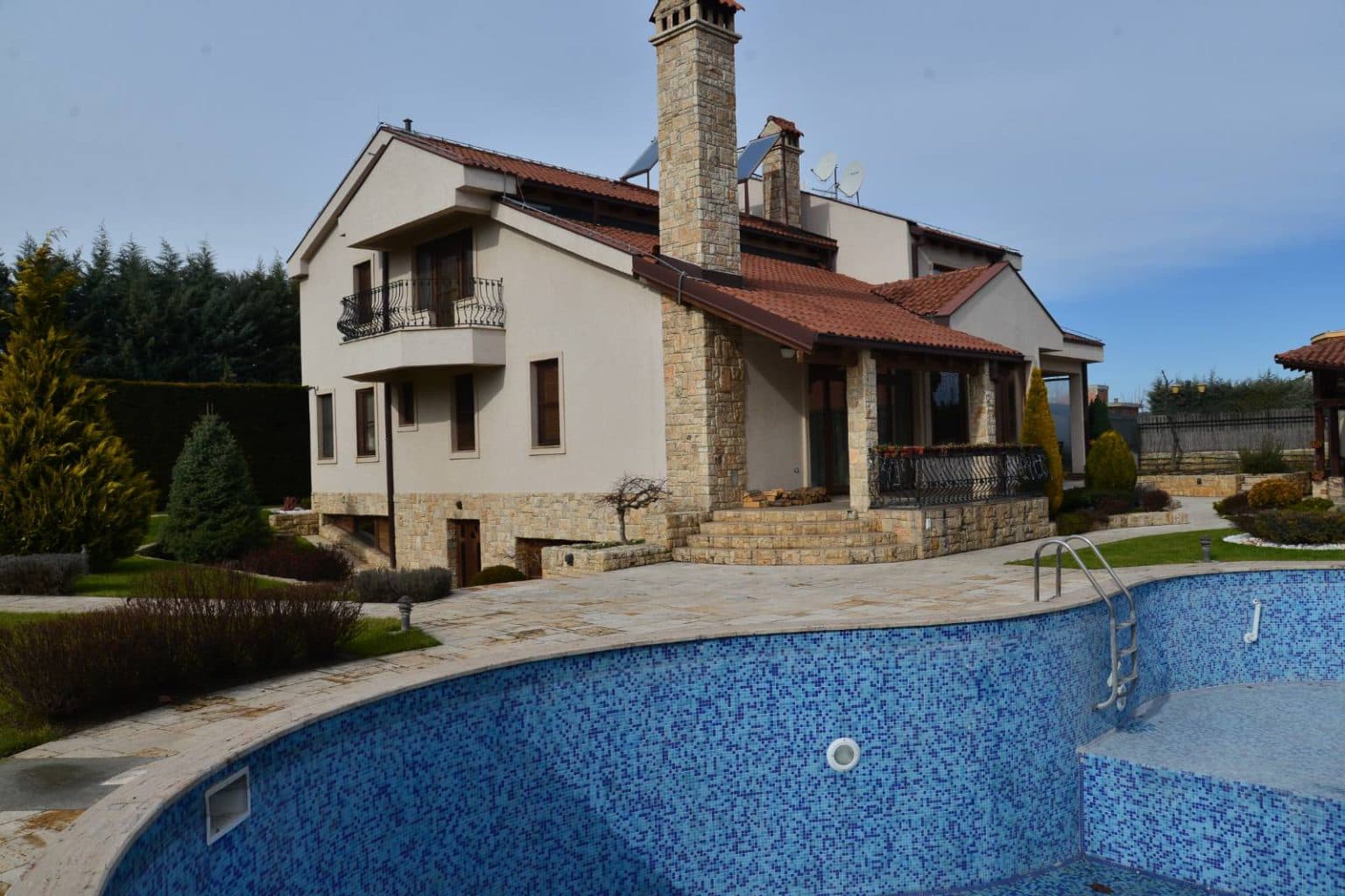 Spacious house 530m2 in Bardovci - For Sale - Bardovci