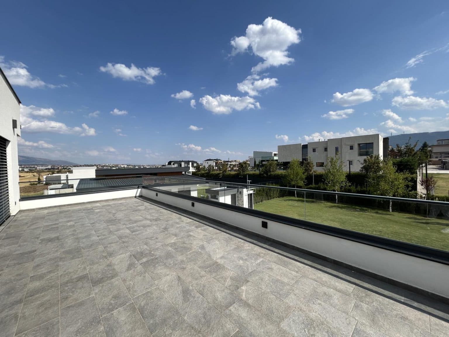 Modern house 630m² in Bardovci - 2