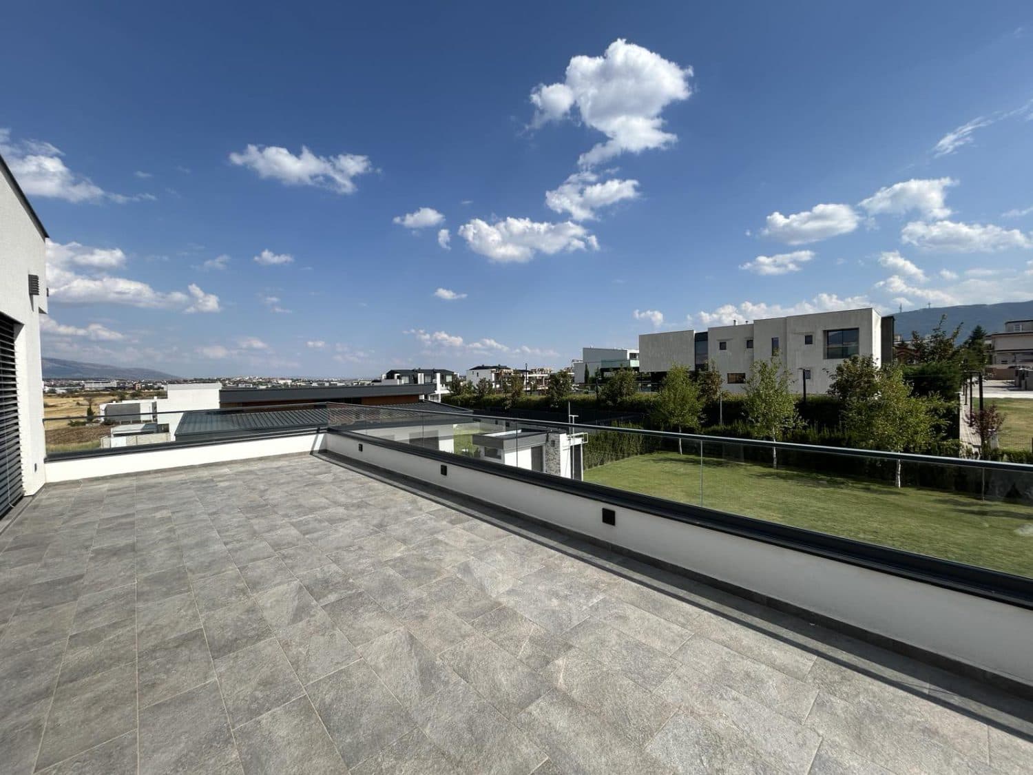 Modern house 630 m² in Bardovci - For Rent - Bardovci - Image 2