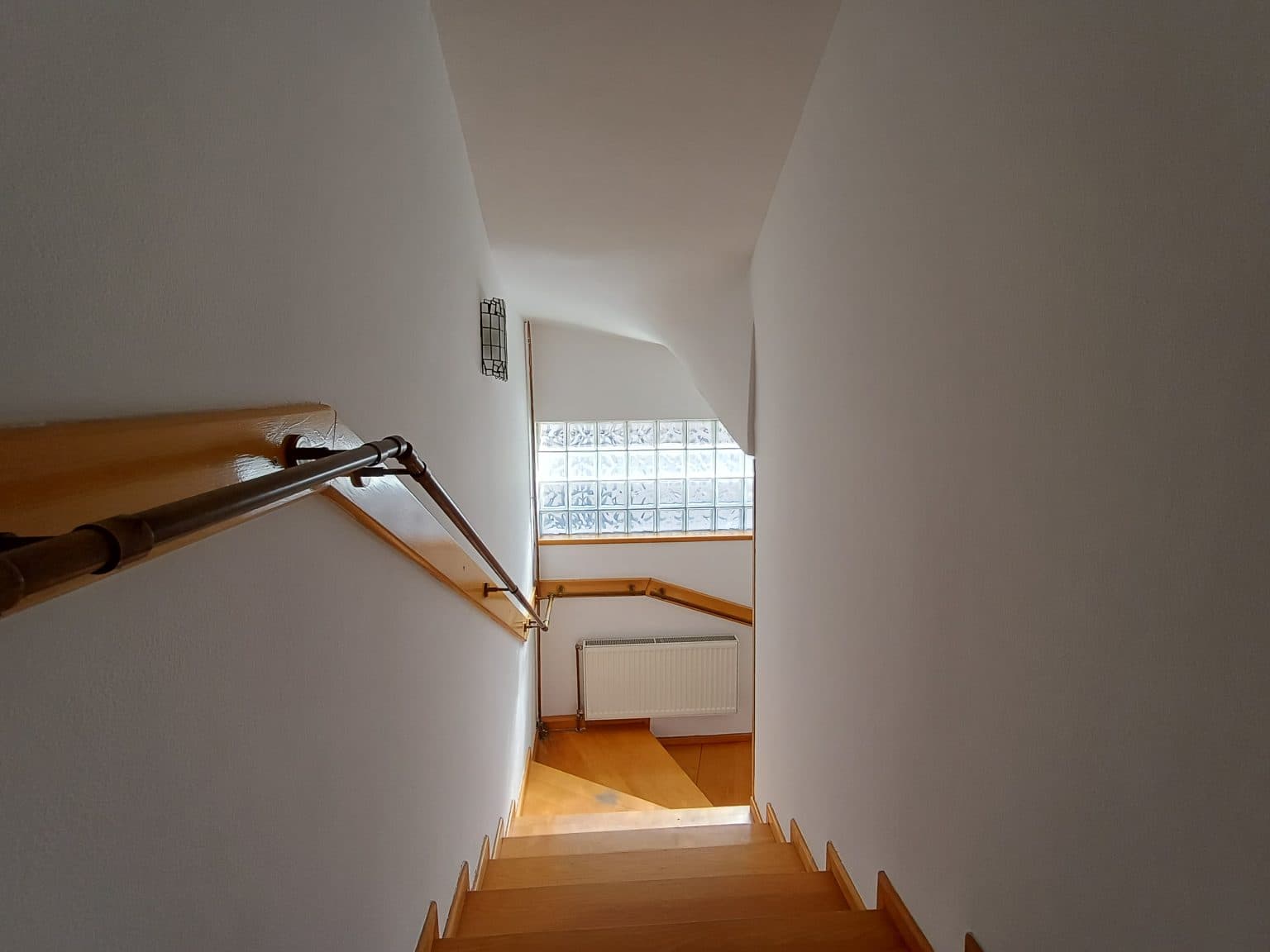 House 350m² in Taftalidze on quiet location - For Rent - Karposh - Image 7