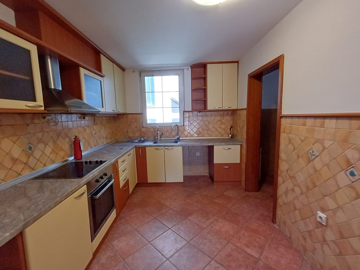 House 350m² in Taftalidze on quiet location - For Rent - Karposh - Image 6