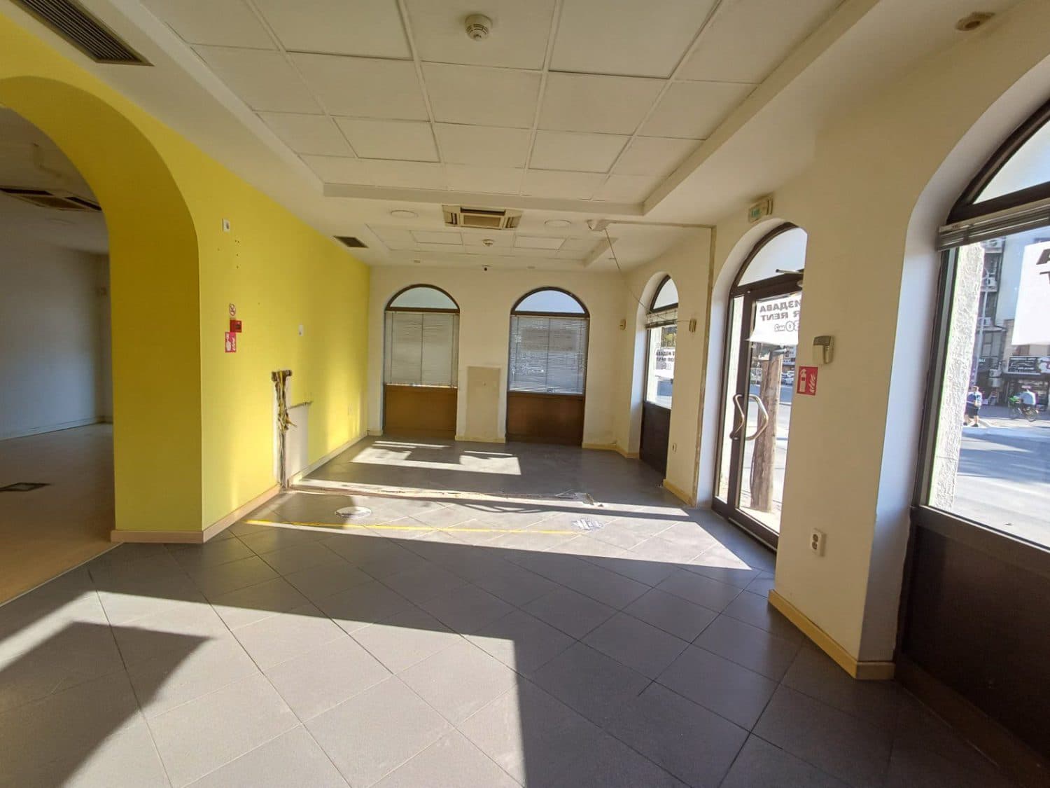 Деловен простор 75м2 во Кисела Вода - За Изнајмување - Кисела Вода - Слика 2