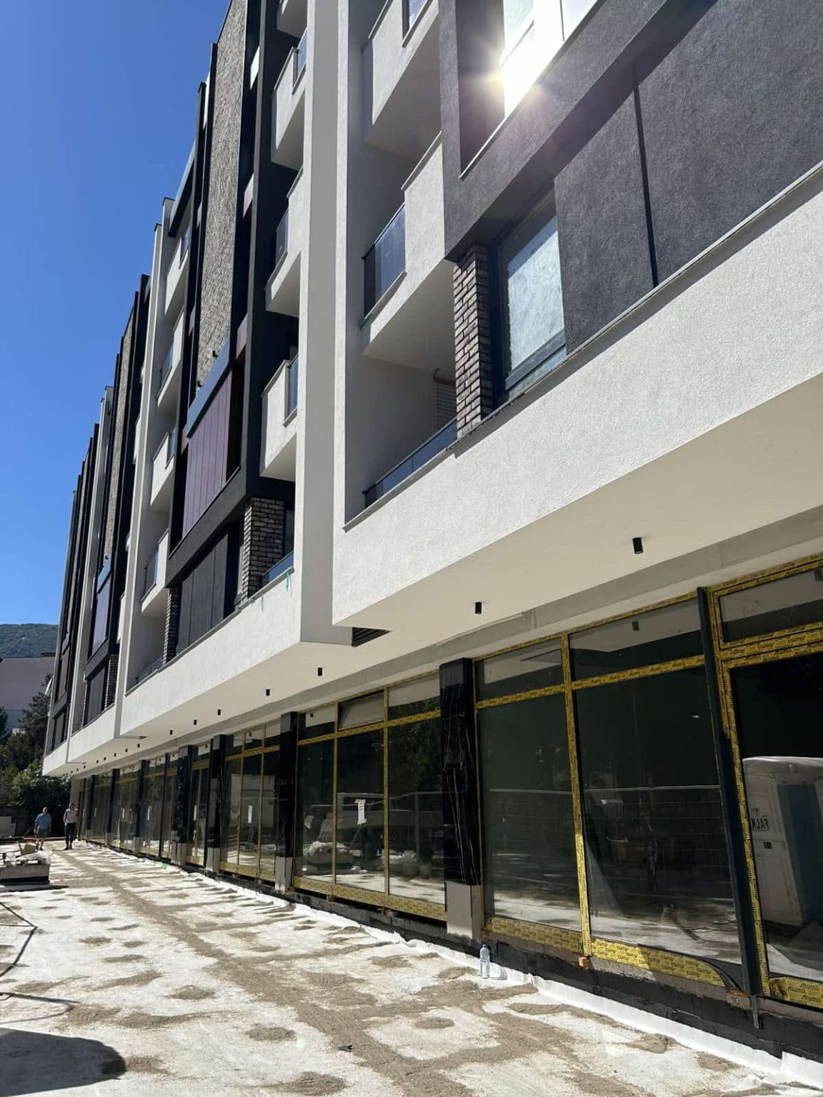 Престижен деловен простор во Центар - За Изнајмување - Центар - Слика 2