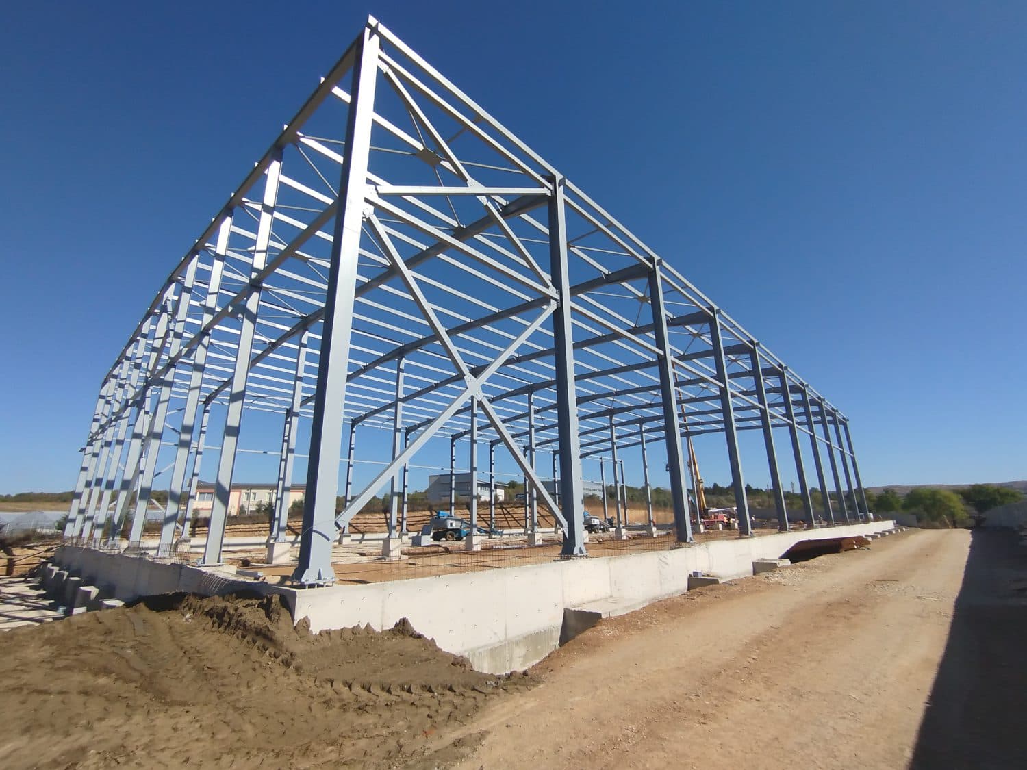 Индустриски објект со хала 2720м2 во Петровец - За Изнајмување - Петровец - Слика 5