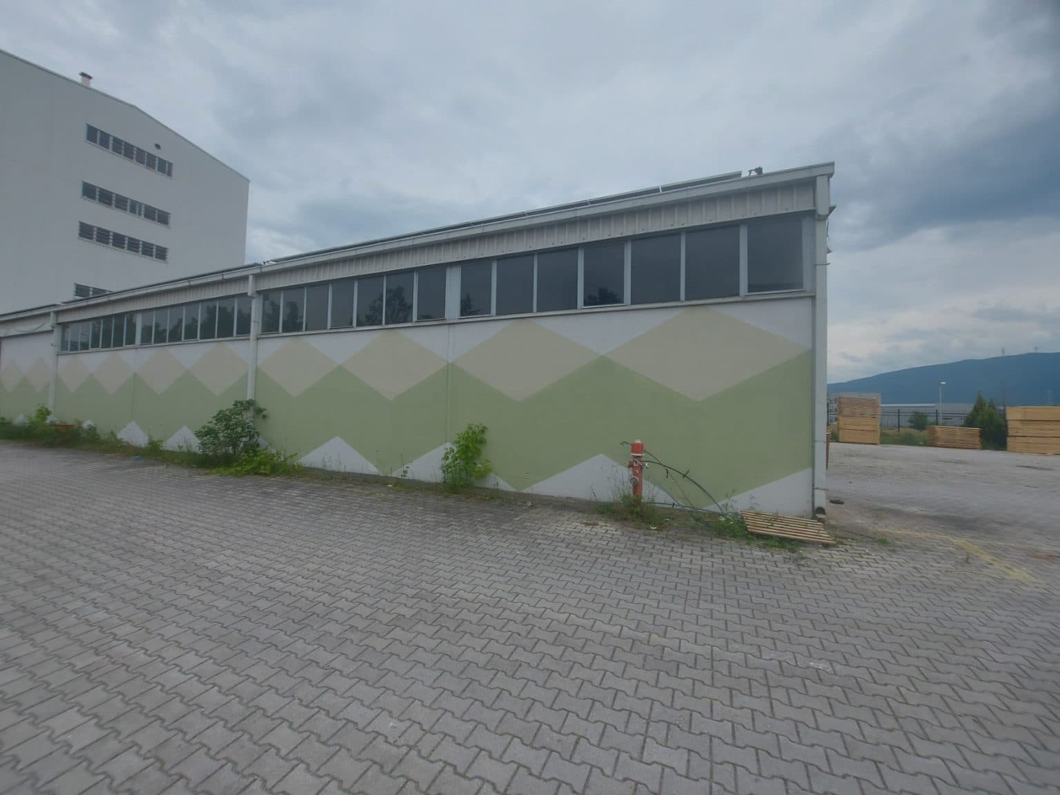 Warehouse 550м2 in Vizbegovo - За Изнајмување - Карпош