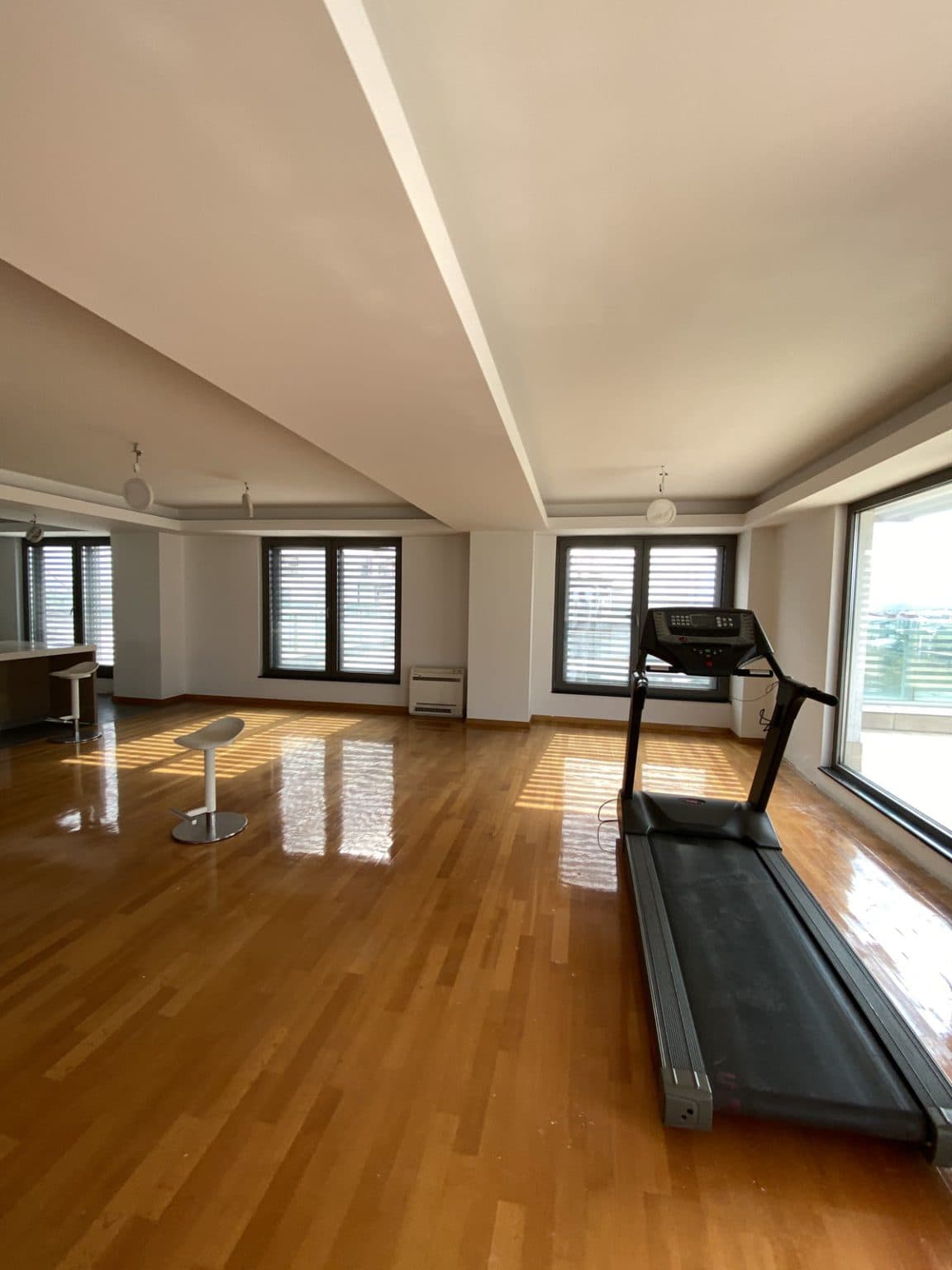 Комфорен стан 250м2 на одлична локација во Аеродром - За Продажба - Аеродром