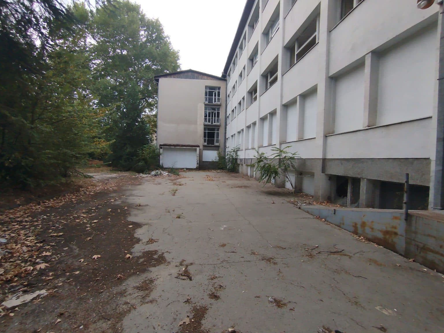 Business facility 3800m2 with land plot of 7500 m2 - For Sale - Gazi Baba - Image 4
