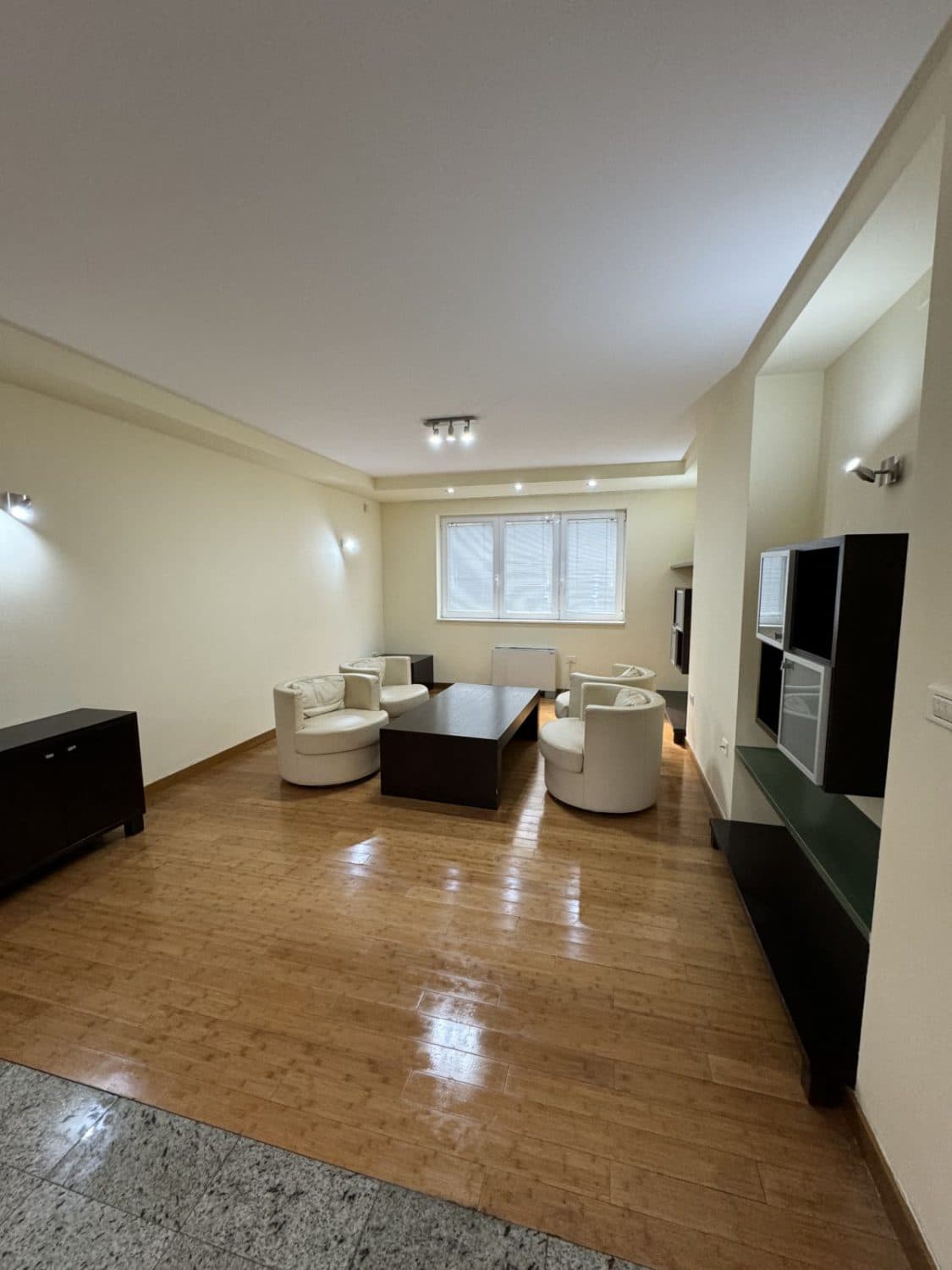 House 400m² on a quiet location in Kozle - For Rent - Karposh - Image 6