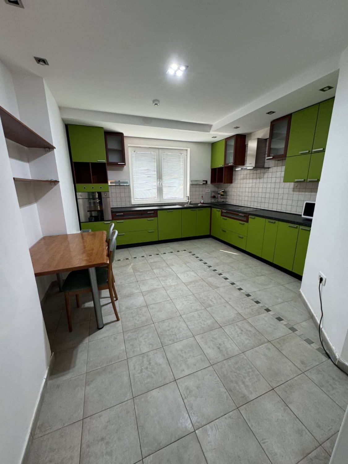 House 400m² on a quiet location in Kozle - For Rent - Karposh - Image 10