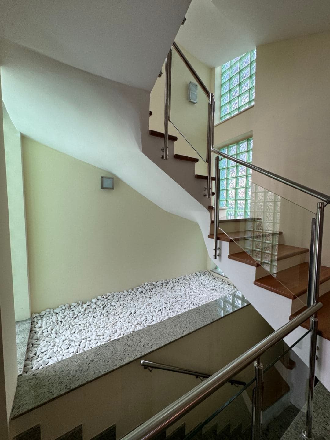 House 400m² on a quiet location in Kozle - For Rent - Karposh - Image 12