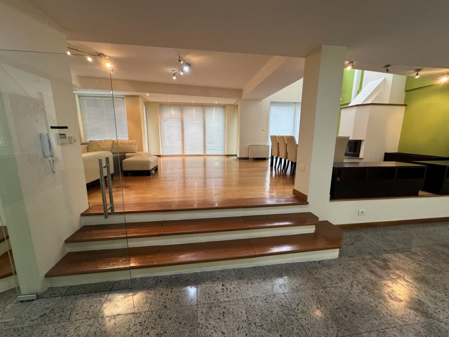 House 400m² on a quiet location in Kozle - For Rent - Karposh - Image 3