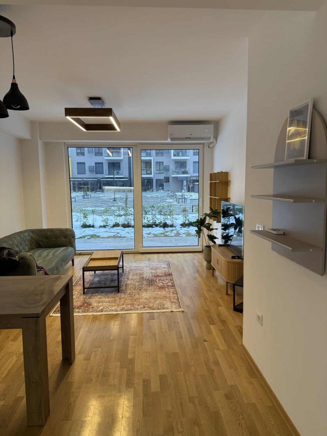 Комплетно опремен стан 135м2 во East Gate - За Продажба - Гази Баба - Слика 1