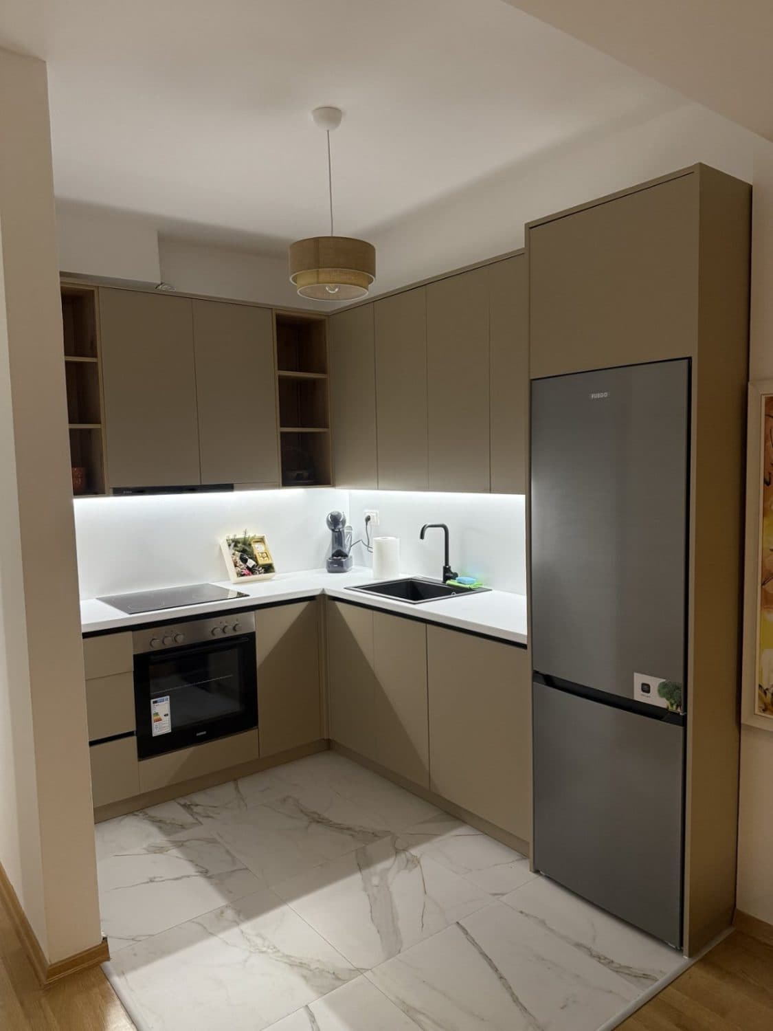 Комплетно опремен стан 135м2 во East Gate - За Продажба - Гази Баба - Слика 3