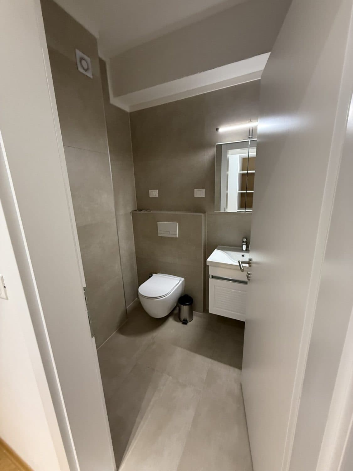 Комплетно опремен стан 135м2 во East Gate - За Продажба - Гази Баба - Слика 10