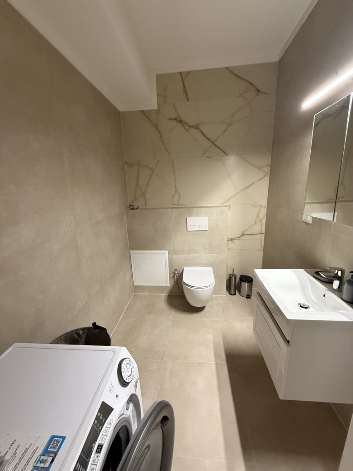 Комплетно опремен стан 135м2 во East Gate - За Продажба - Гази Баба - Слика 11