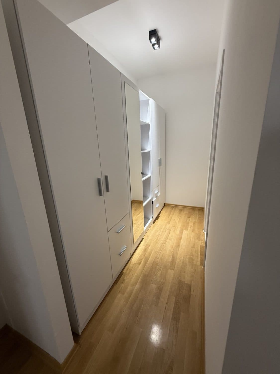 Комплетно опремен стан 135м2 во East Gate - За Продажба - Гази Баба - Слика 8