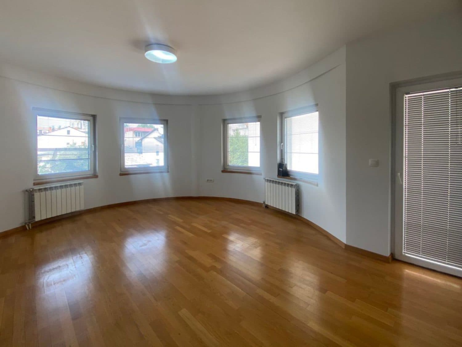 House 360m2 in Taftalidze - For Rent - Karposh - Image 2