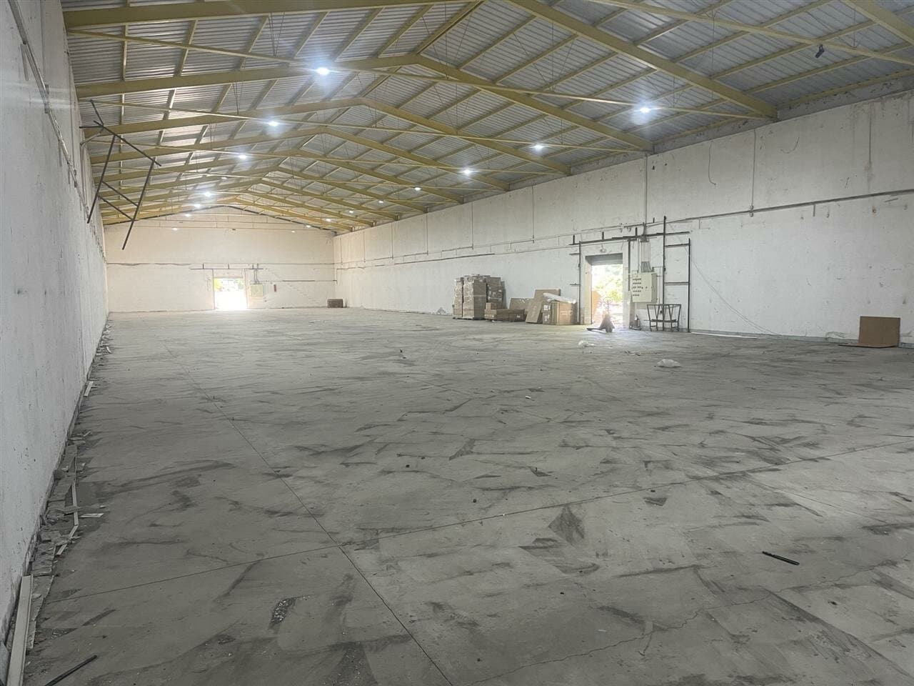 Магацин 1000м2 во Кисела Вода - За Изнајмување - Кисела Вода