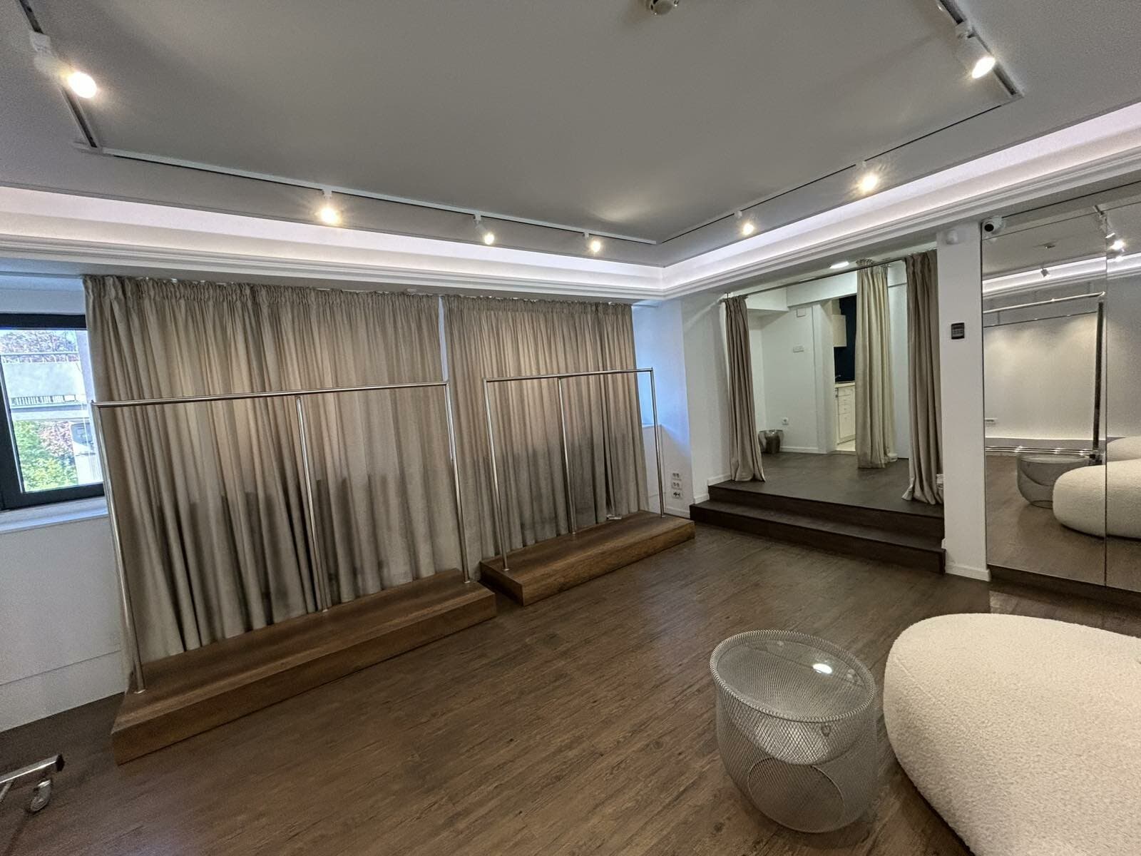 Деловен простор со галерија 90м2 во Центар - За Изнајмување - Центар - Слика 8