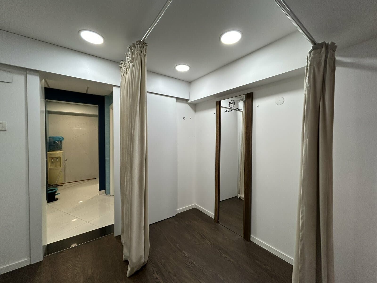 Деловен простор со галерија 90м2 во Центар - За Изнајмување - Центар - Слика 12