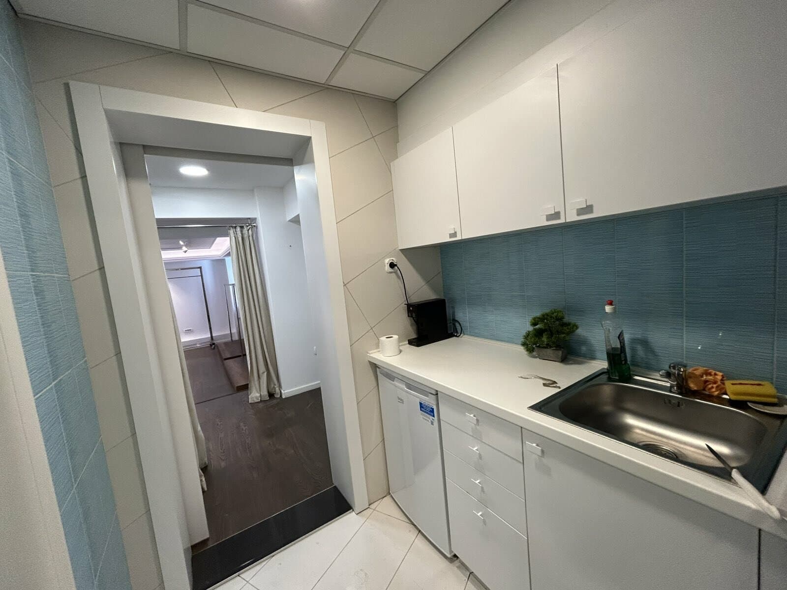 Деловен простор со галерија 90м2 во Центар - За Изнајмување - Центар - Слика 15