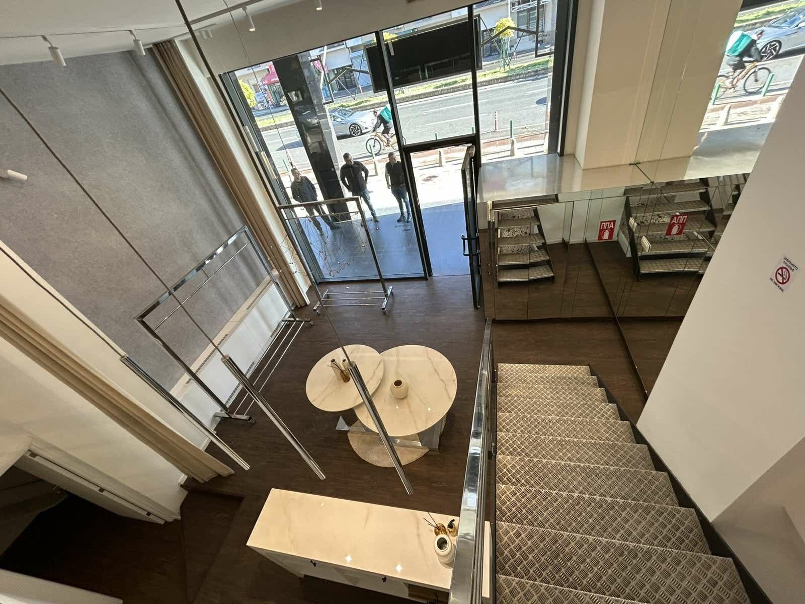 Деловен простор со галерија 90м2 во Центар - За Изнајмување - Центар - Слика 3