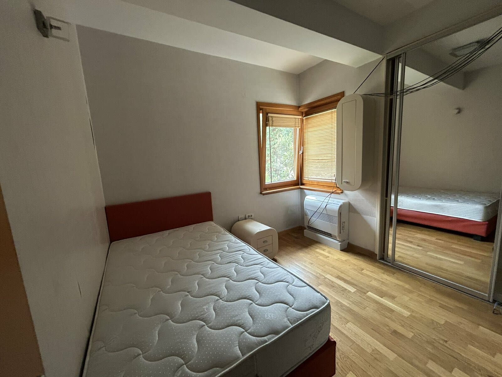 Пространа куќа 300м2 со двор во Козле - За Изнајмување - Карпош - Слика 7