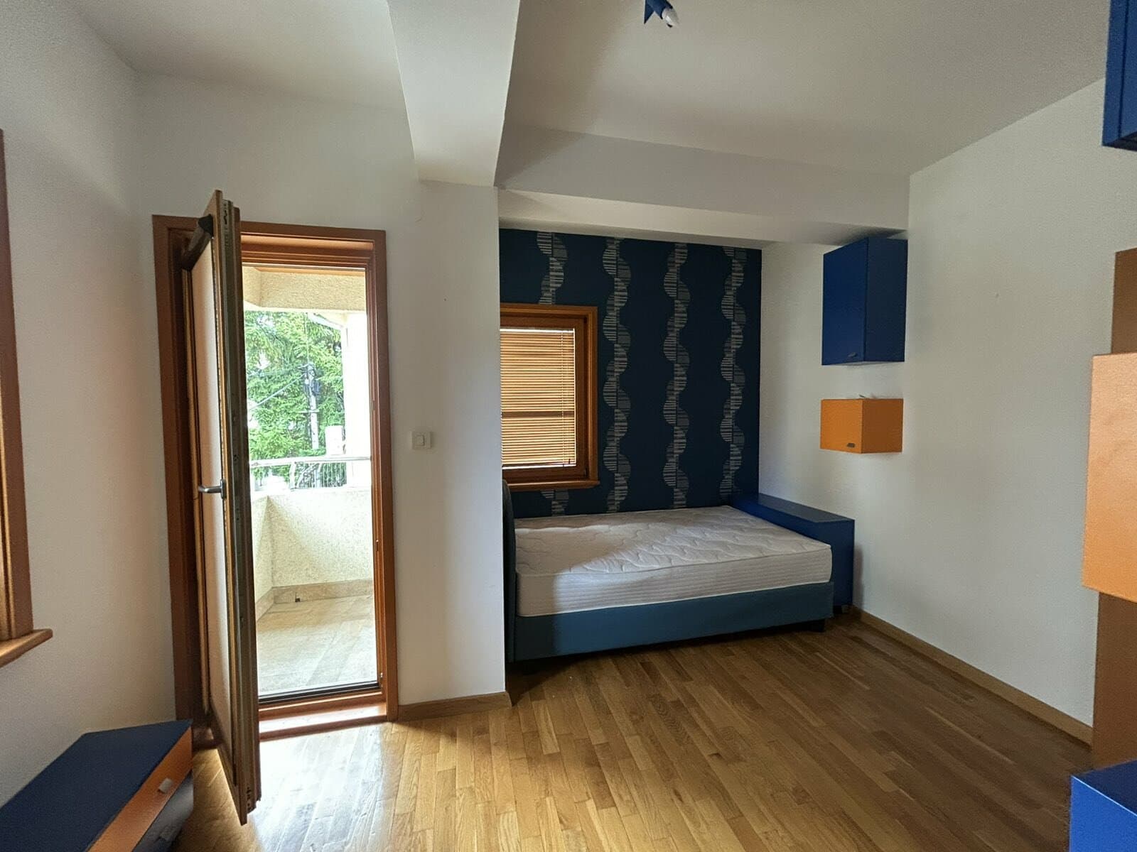 Пространа куќа 300м2 со двор во Козле - За Изнајмување - Карпош - Слика 10