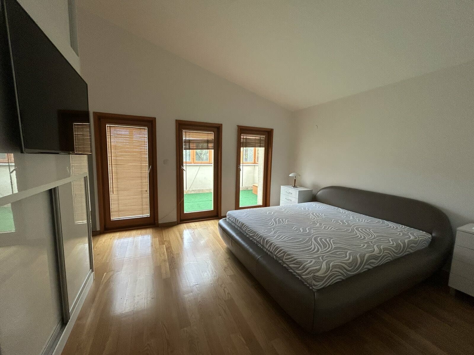 Пространа куќа 300м2 со двор во Козле - За Изнајмување - Карпош - Слика 6