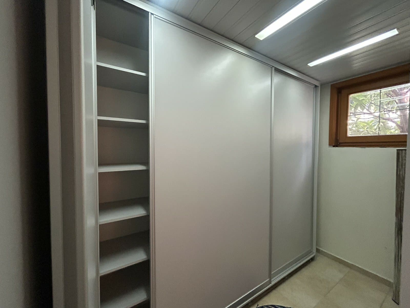 Пространа куќа 300м2 со двор во Козле - За Изнајмување - Карпош - Слика 22