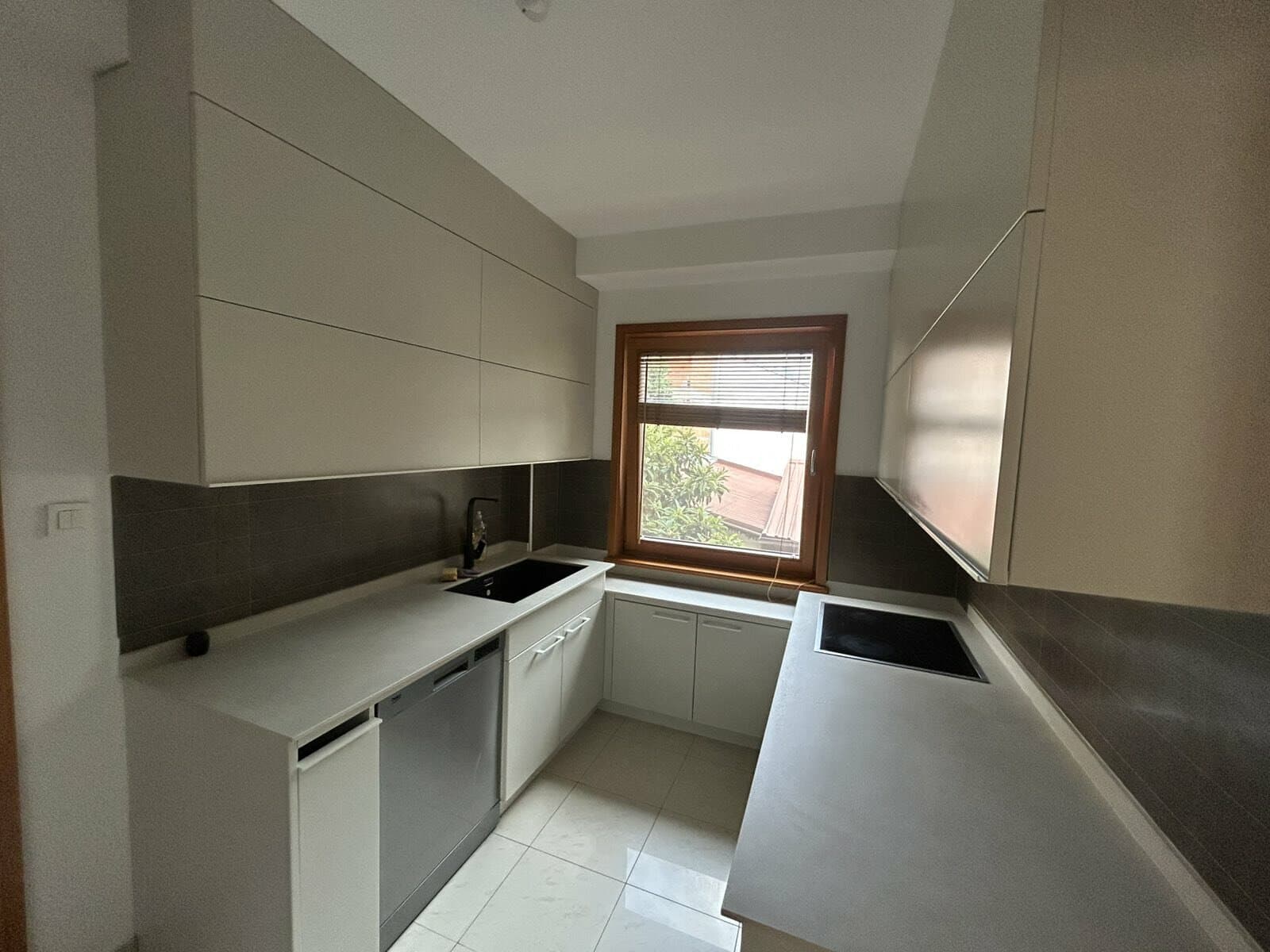 Пространа куќа 300м2 со двор во Козле - За Изнајмување - Карпош - Слика 13