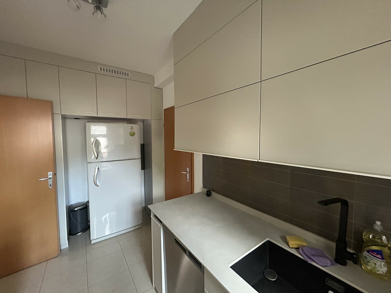 Пространа куќа 300м2 со двор во Козле - За Изнајмување - Карпош - Слика 14