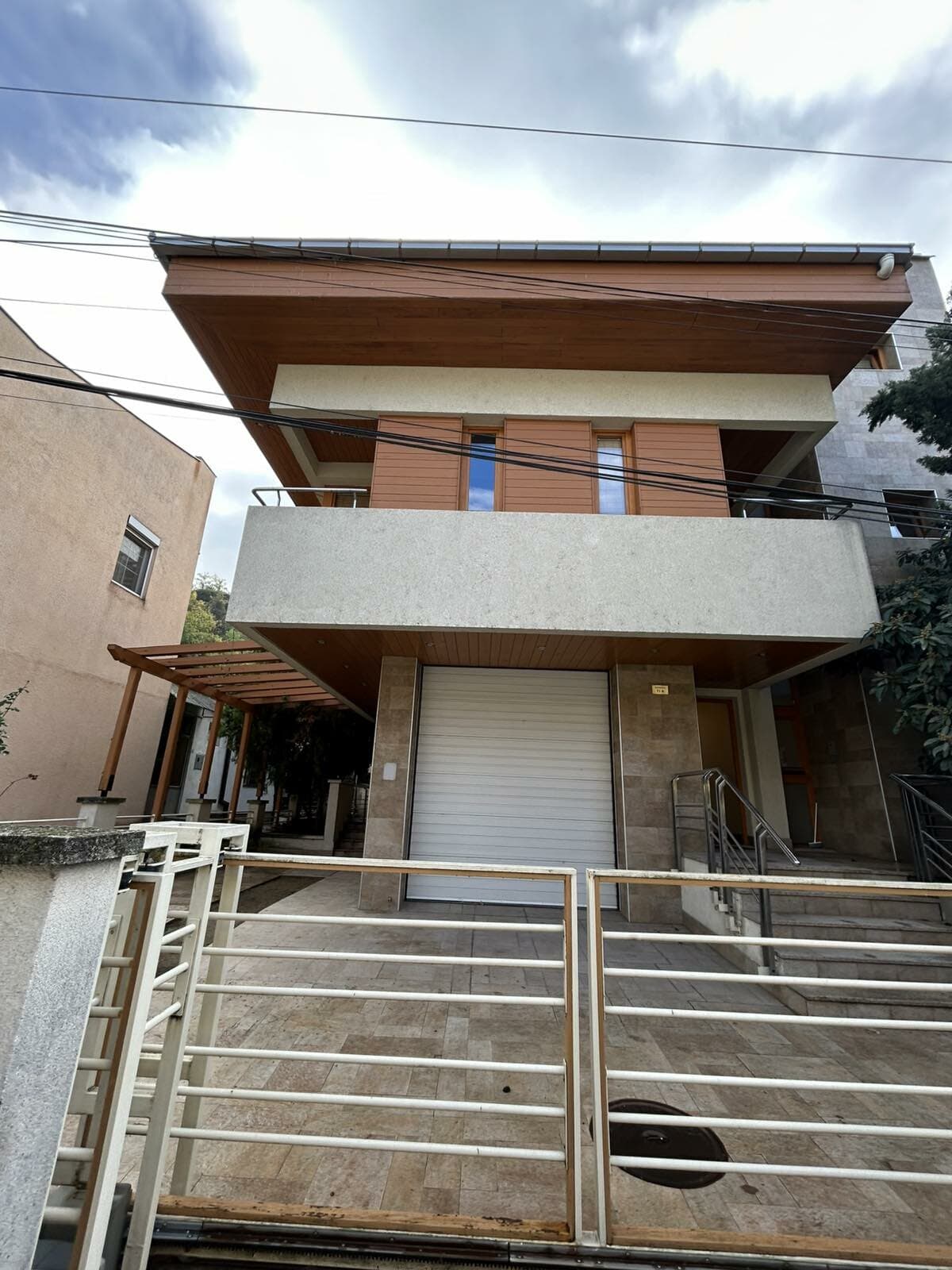 Пространа куќа 300м2 со двор во Козле - За Изнајмување - Карпош - Слика 29