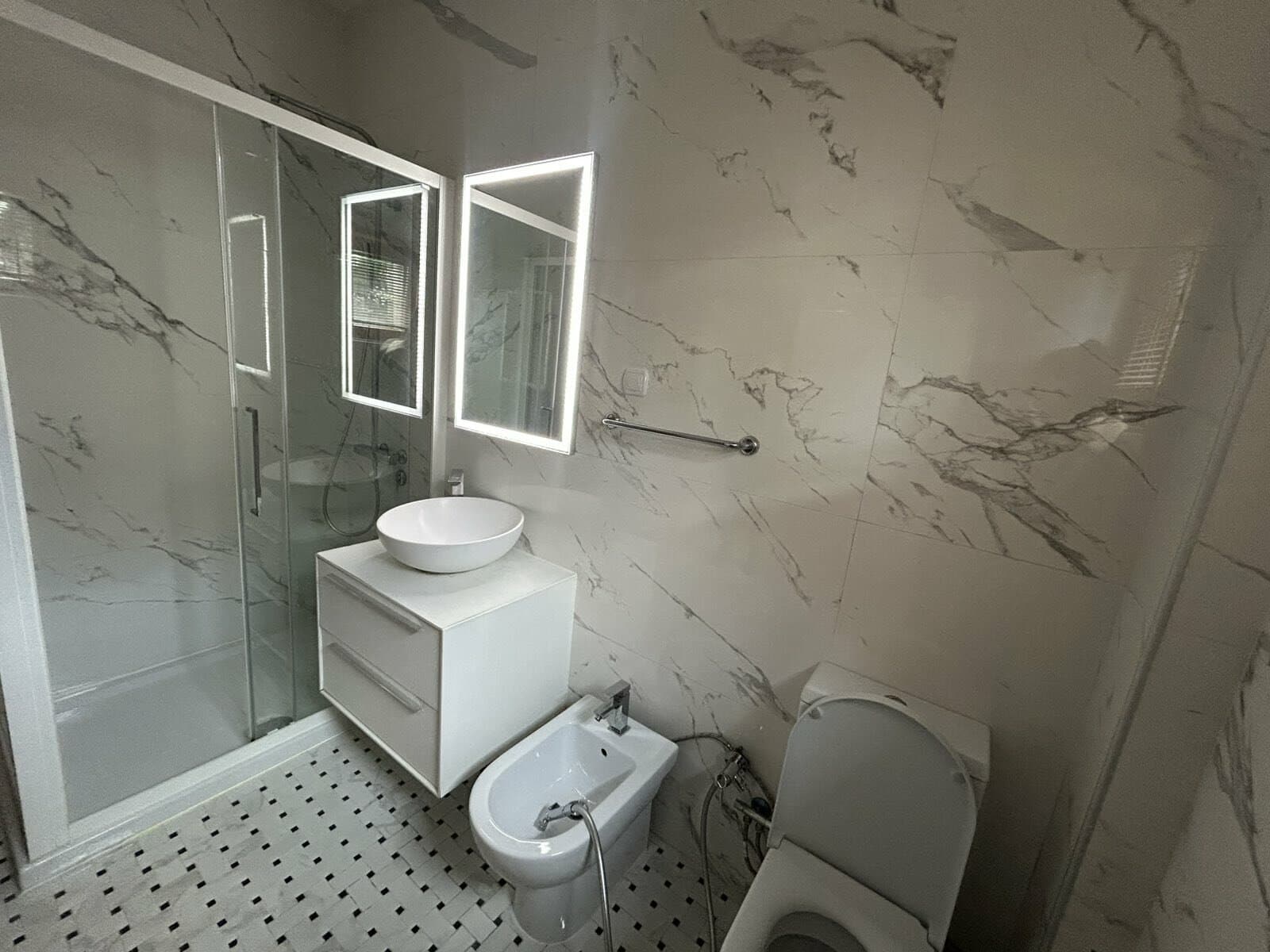 Пространа куќа 300м2 со двор во Козле - За Изнајмување - Карпош - Слика 17