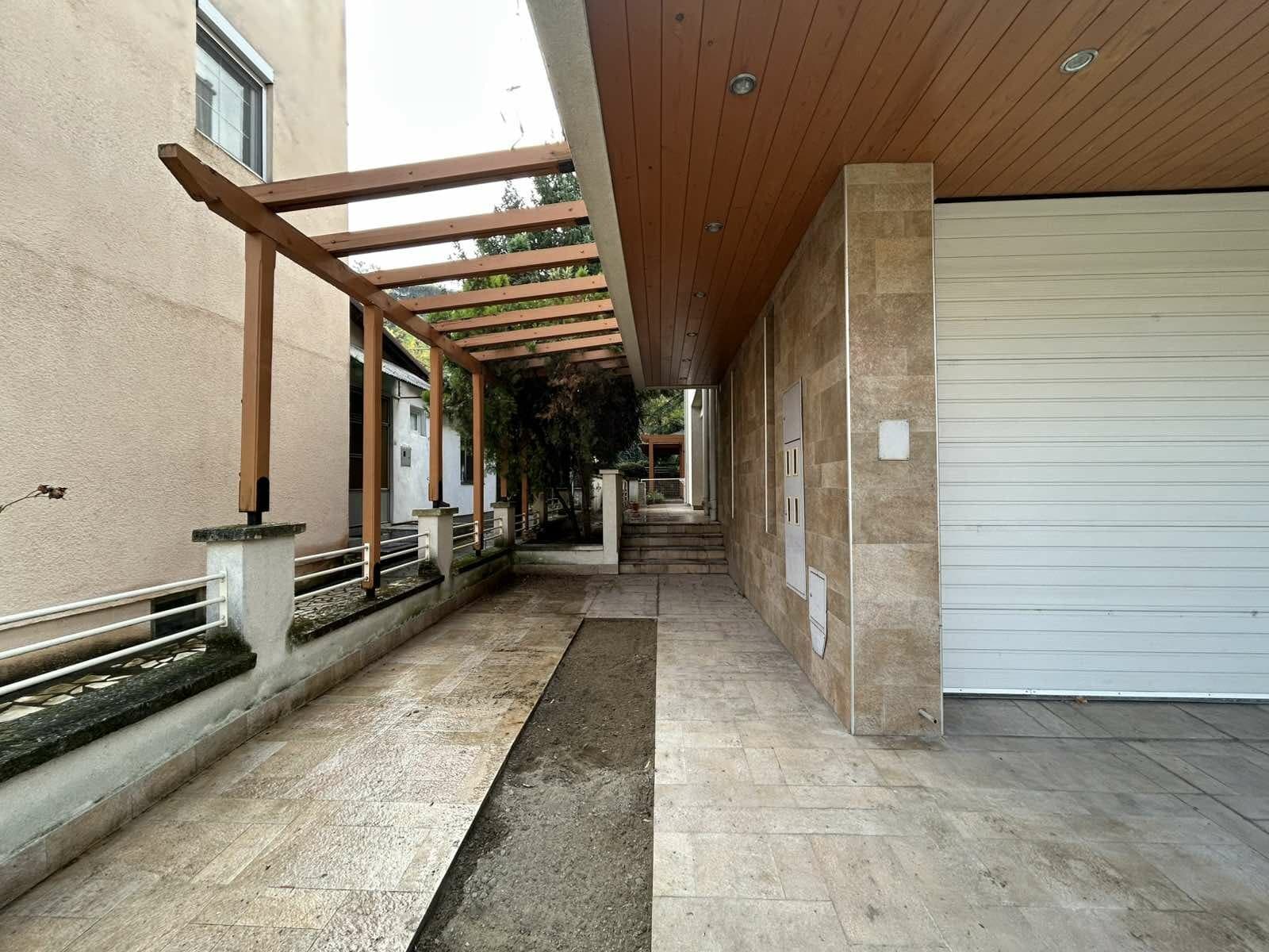 Пространа куќа 300м2 со двор во Козле - За Изнајмување - Карпош - Слика 35