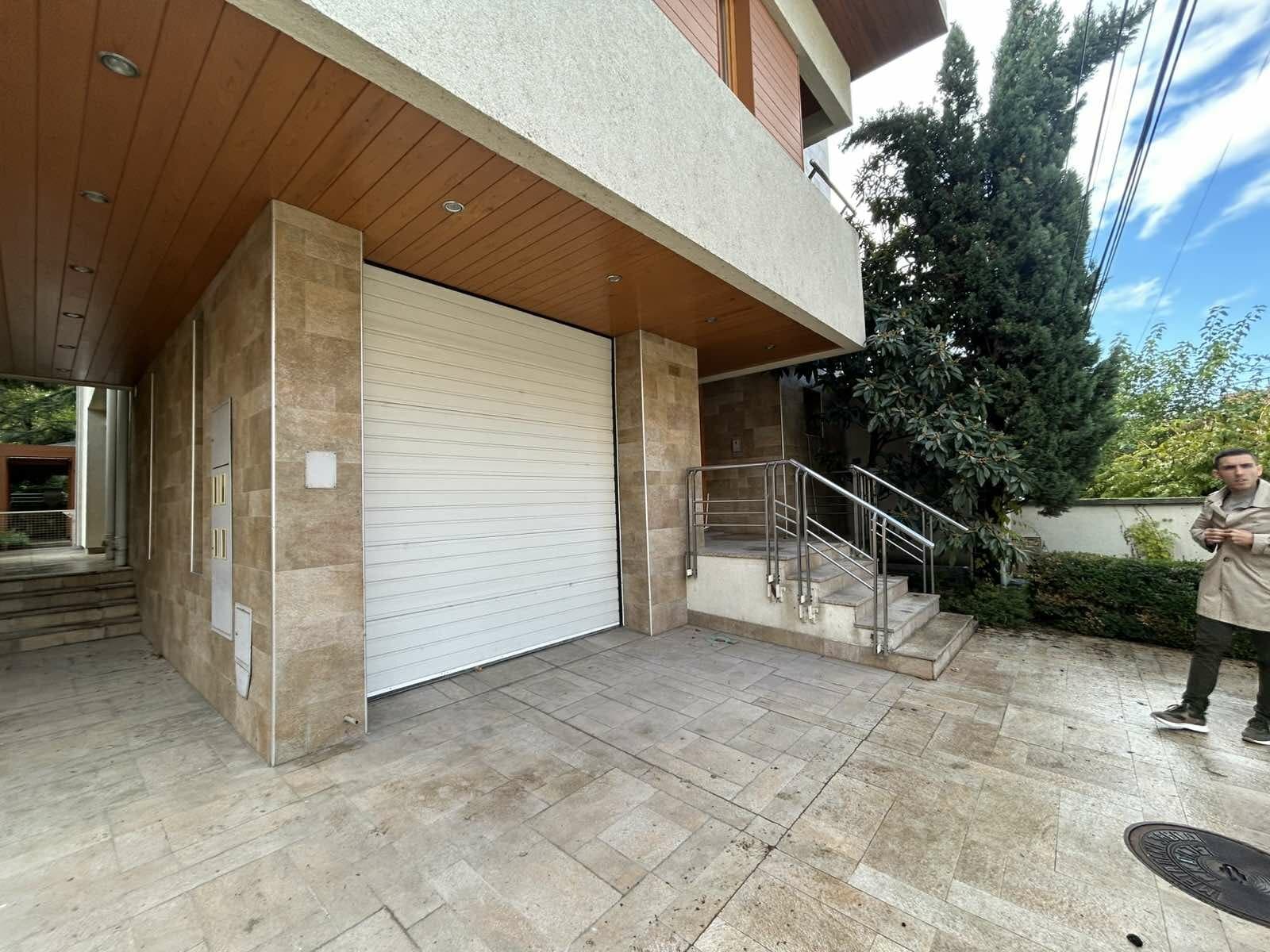 Пространа куќа 300м2 со двор во Козле - За Изнајмување - Карпош - Слика 28