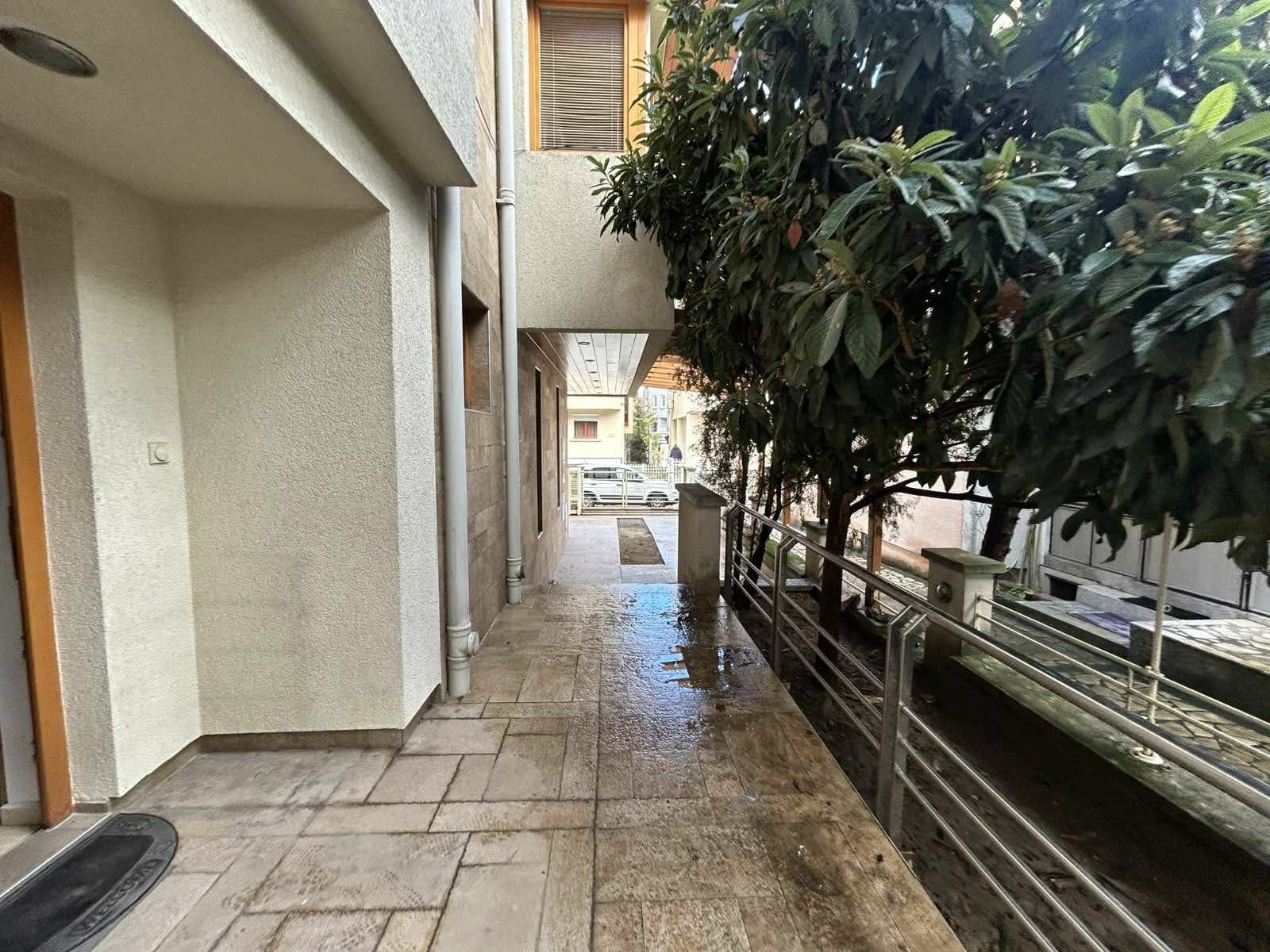 Пространа куќа 300м2 со двор во Козле - За Изнајмување - Карпош - Слика 36