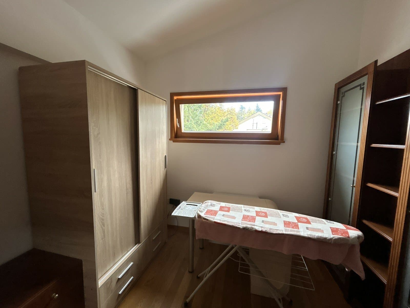 Пространа куќа 300м2 со двор во Козле - За Изнајмување - Карпош - Слика 21