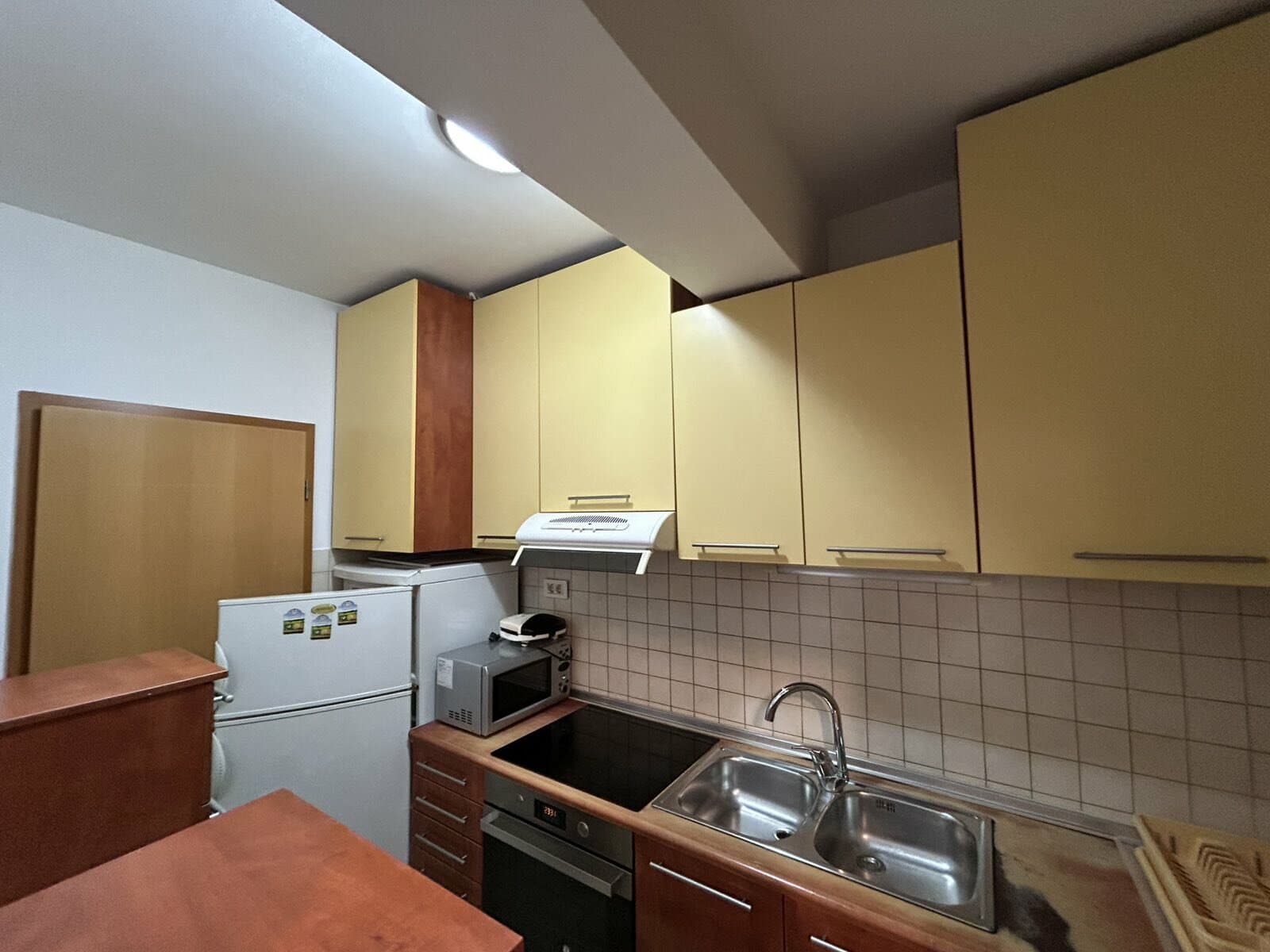 Пространа куќа 300м2 со двор во Козле - За Изнајмување - Карпош - Слика 15