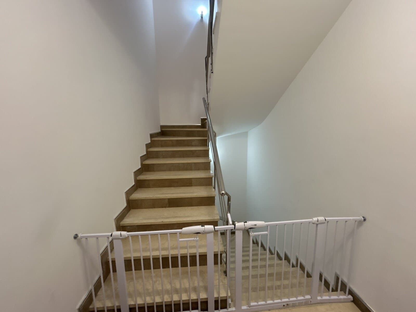 Пространа куќа 300м2 со двор во Козле - За Изнајмување - Карпош - Слика 25