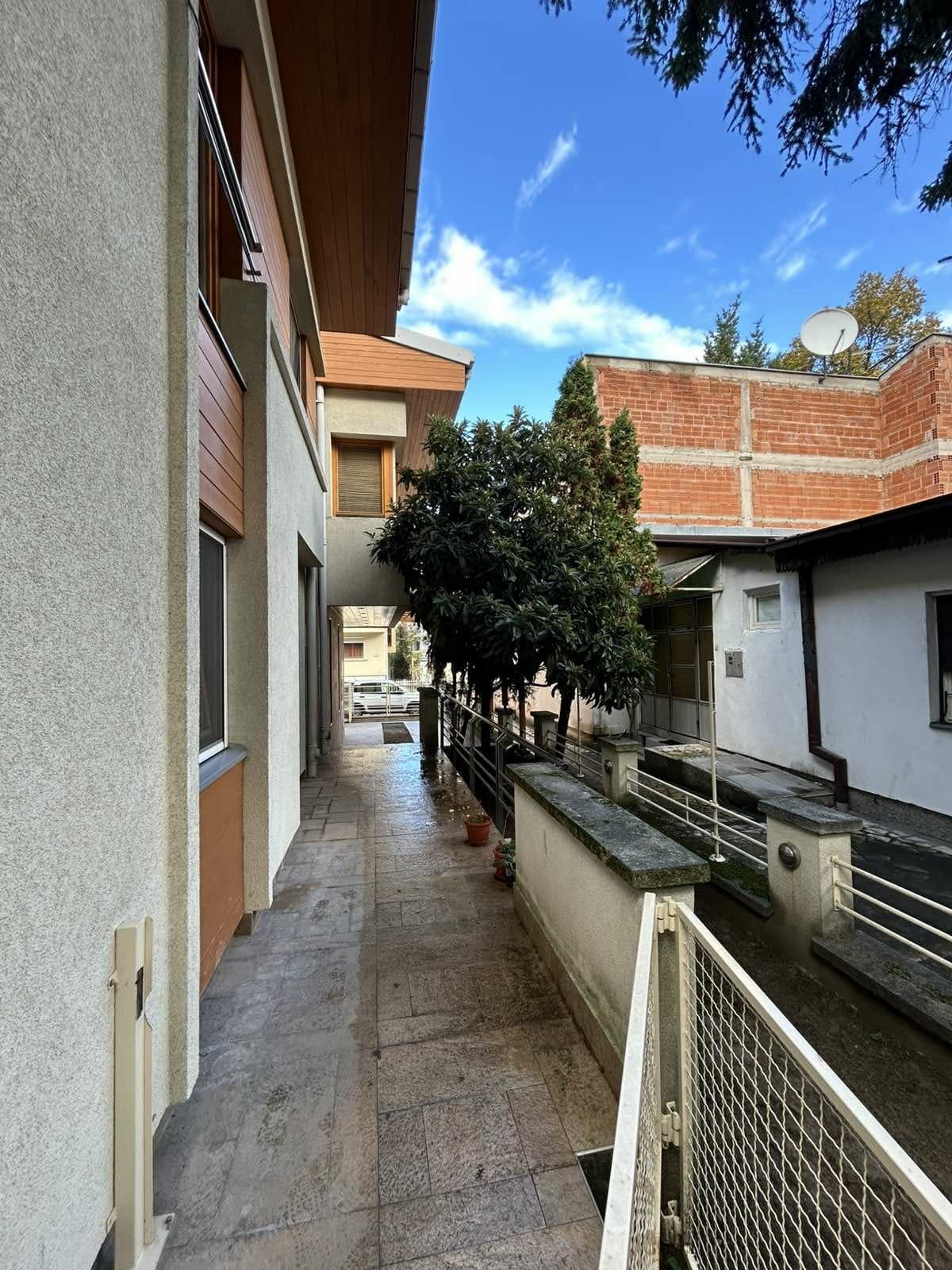 Пространа куќа 300м2 со двор во Козле - За Изнајмување - Карпош - Слика 37