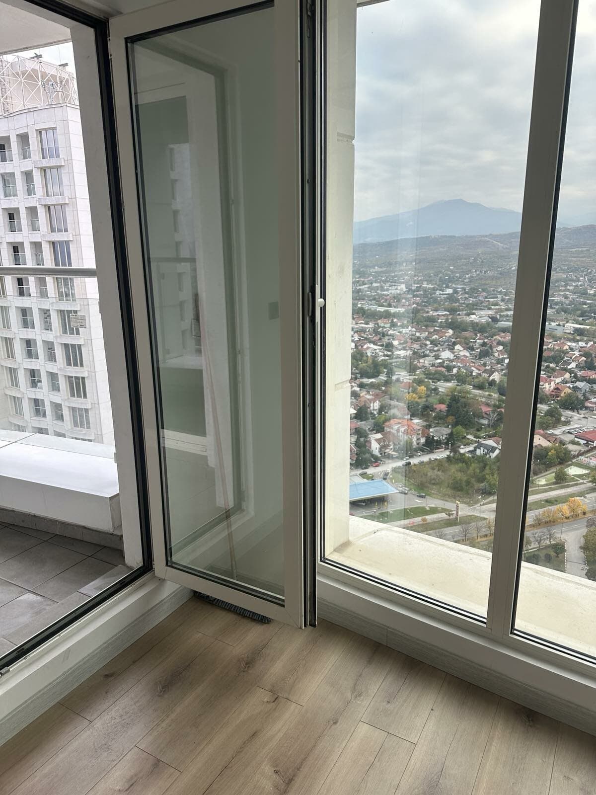 Комплетно опремен стан во Cevahir Sky City - За Продажба - Аеродром - Слика 10