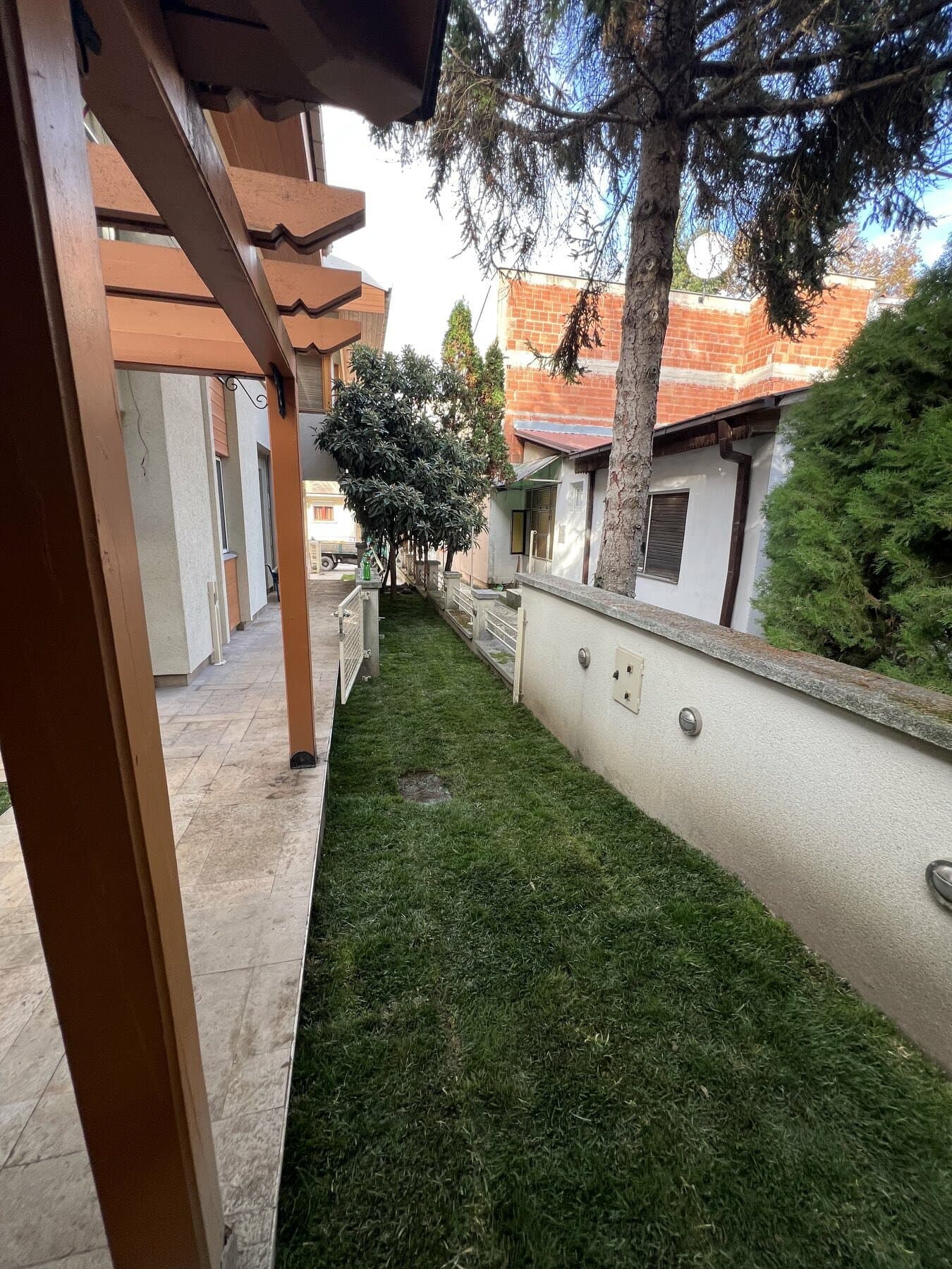 Пространа куќа 300м2 со двор во Козле - За Изнајмување - Карпош - Слика 34