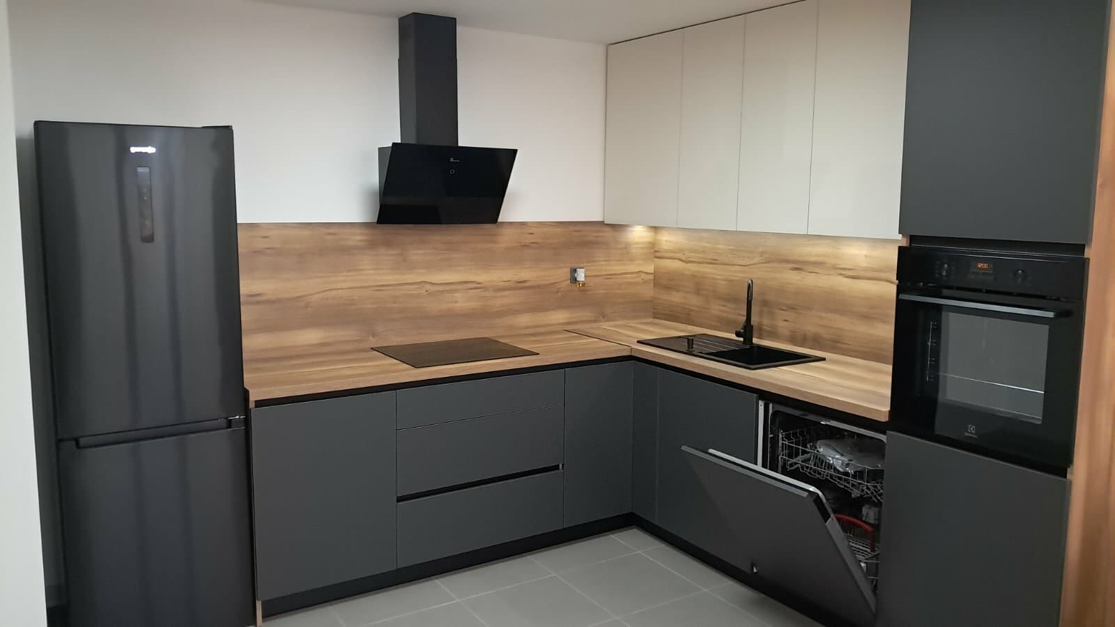 Комплетно опремен стан 66м2 во Џевахир - За Изнајмување - Аеродром - Слика 8