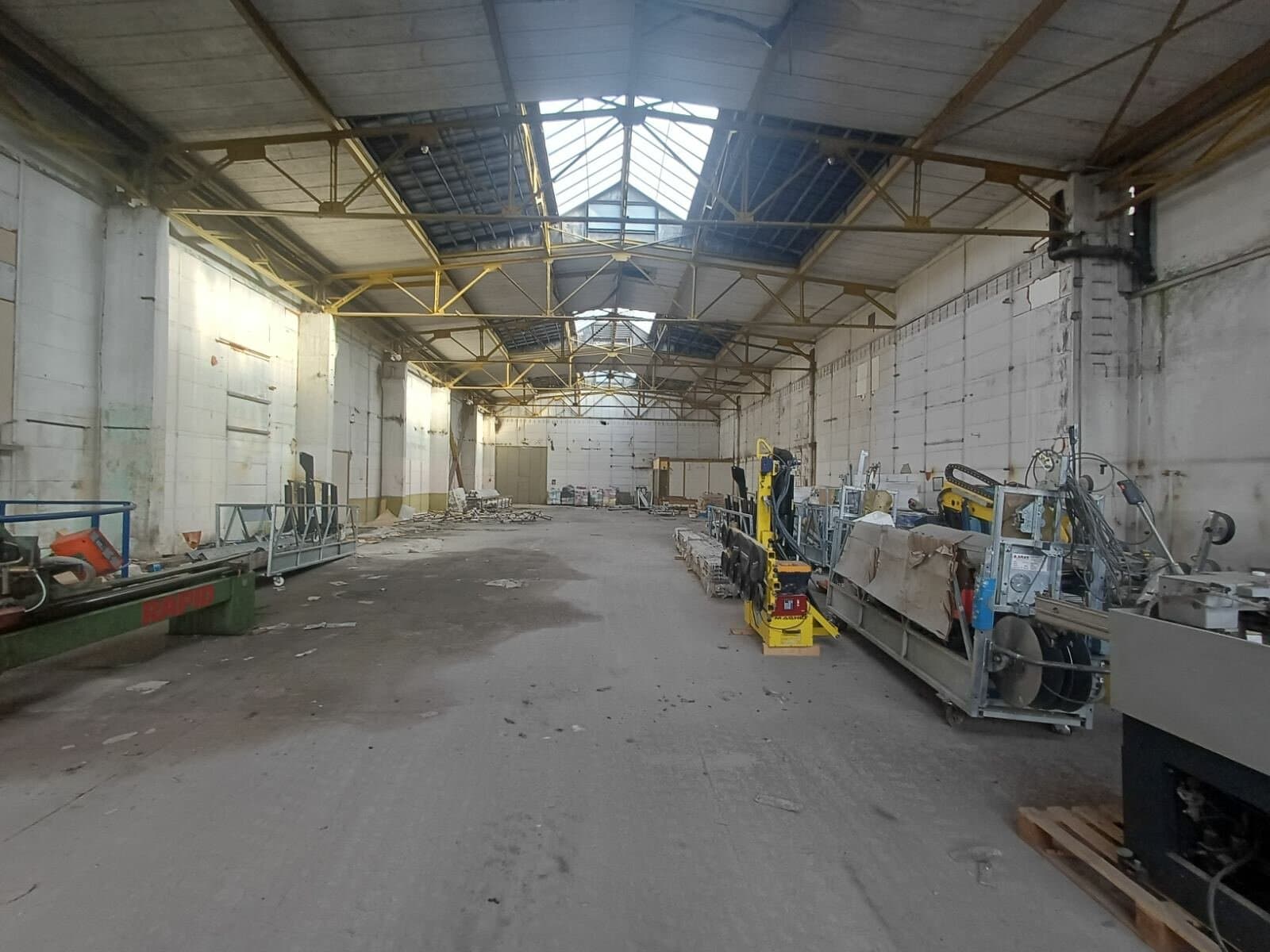 Магацин 794м2 во Пинтија - 2