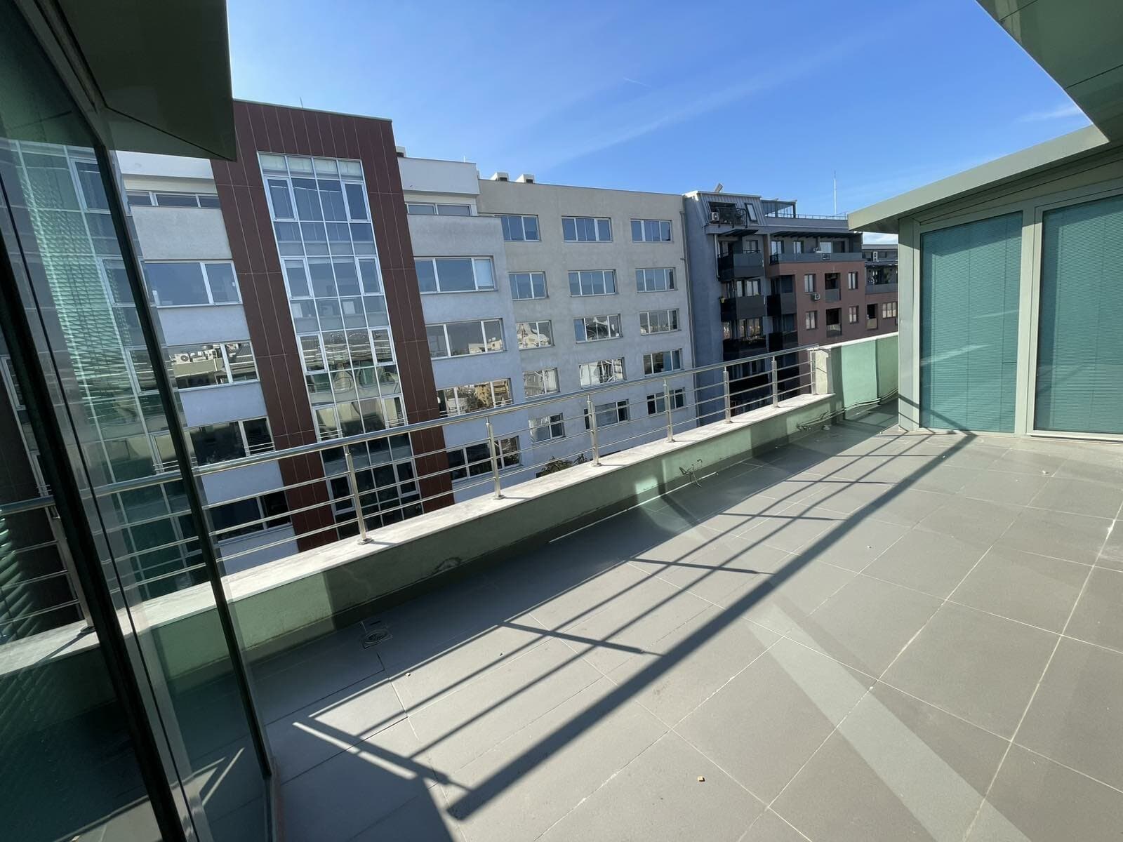 Се изнајмува деловен простор во Дебар маало - За Изнајмување - Центар - Слика 2