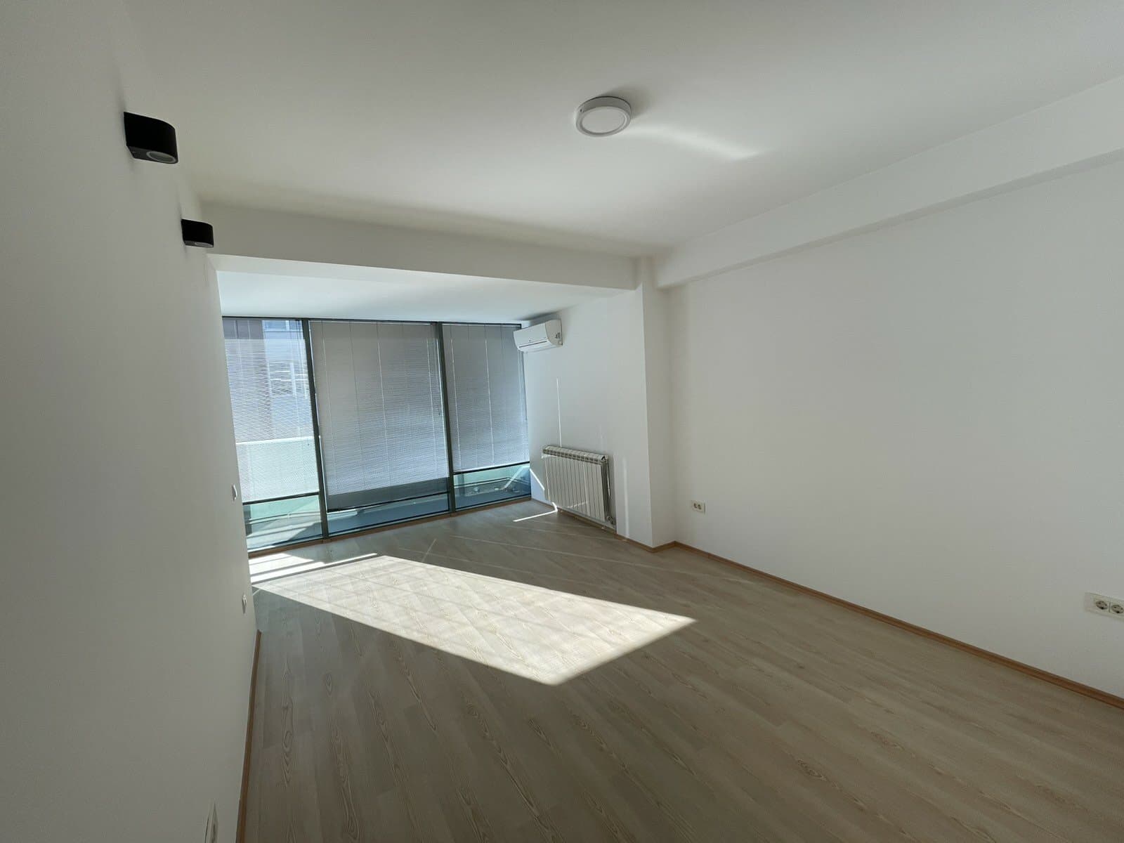 Се изнајмува деловен простор во Дебар маало - За Изнајмување - Центар - Слика 6