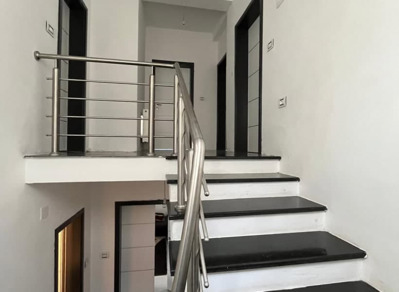 Викендица 232м2 со панорамски поглед во Маврово - За Продажба - Маврово - Слика 5