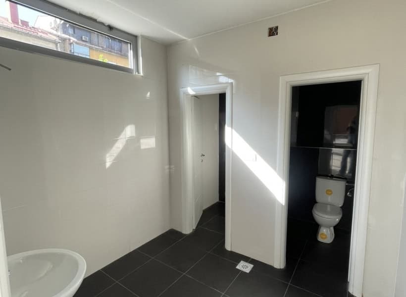 Се изнајмува деловен простор во Црниче - 3